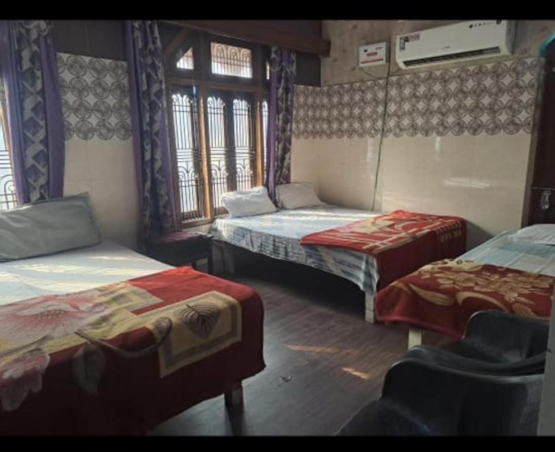 Kashi Annapurna Guest House バラナシ 部屋 写真